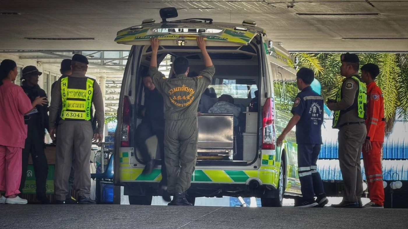 "ร่วมกตัญญู" ลำเลียง เคลื่อนย้าย 6 นักรบแนวหน้าไทย บาดเจ็บ จากการปะทะ ชายแดน สุรินทร์ ส่ง รพ.