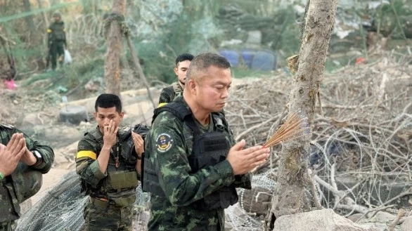 เปิดคลิป! ยืนยัน "แม่ทัพกุ้ง" บุกปราสาทตาควาย-เนิน 350 จริง หลัง สื่อเขมรใช้ AI ทำภาพหลอก