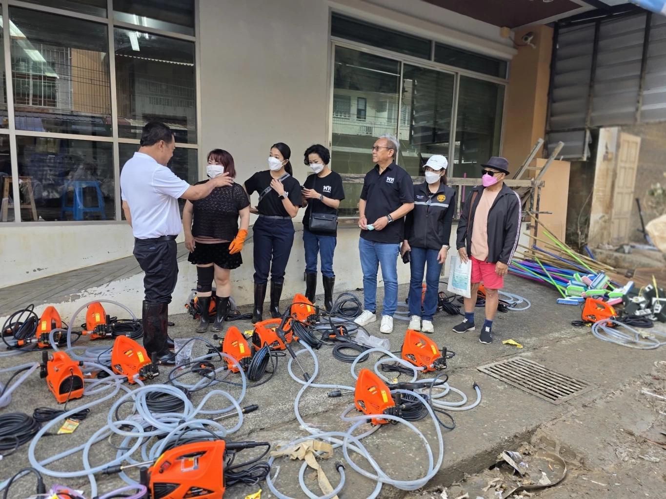 “ทวี-ธีรรัตน์” นำทัพ! “ประชาชาติ-เพื่อไทย” ผนึกกำลังฟื้นฟูหาดใหญ่