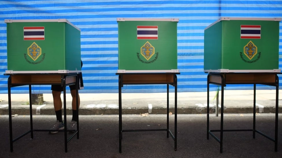 นักวิชาการวิเคราะห์ “คนกรุงเกือบครึ่งยังลังเล” จะเลือกพรรคไหน?