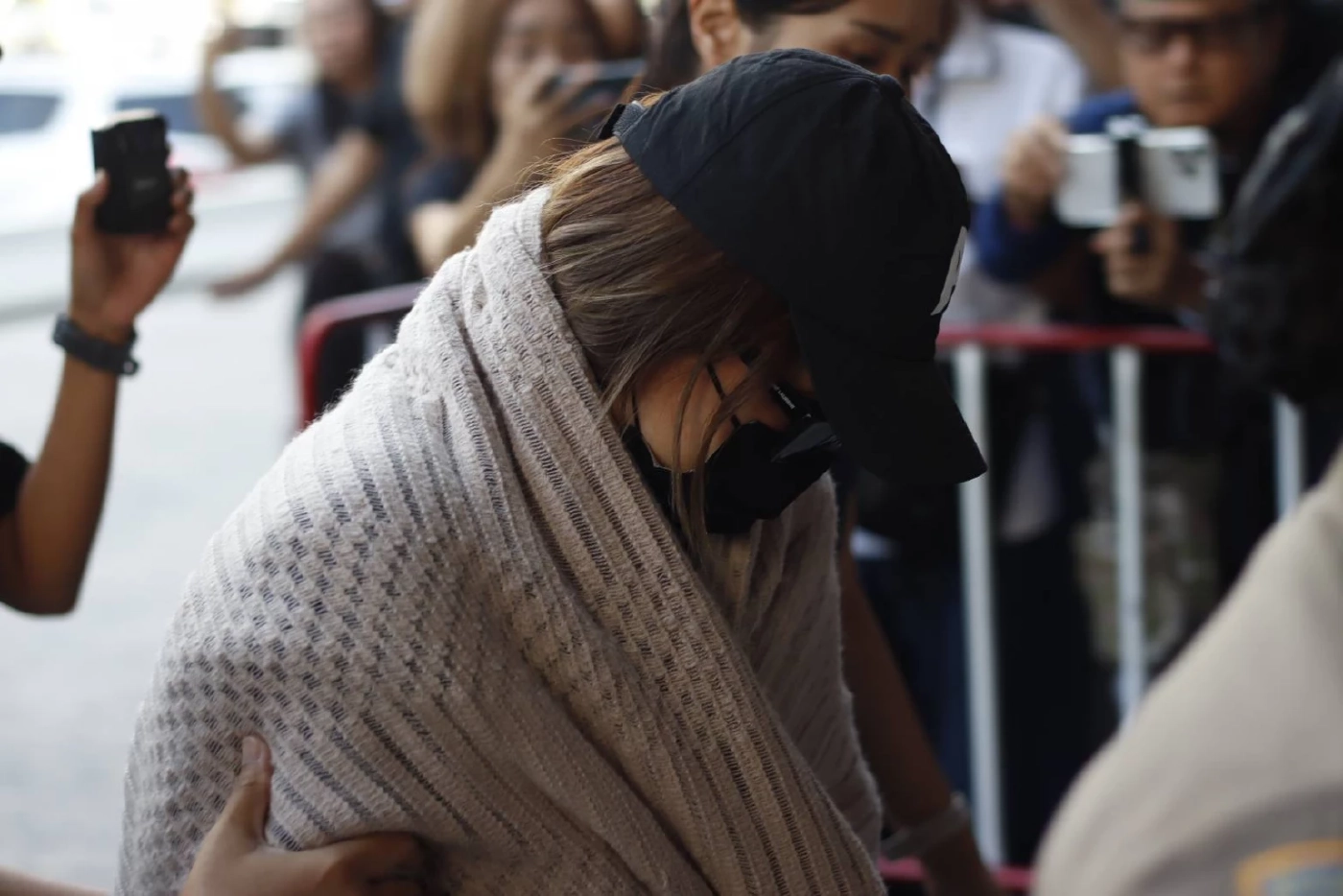 “นานา ไรบีนา” นอนคุกกองปราบ ตร.เผยหลักฐานชัด มัดตัวดิ้นไม่หลุด