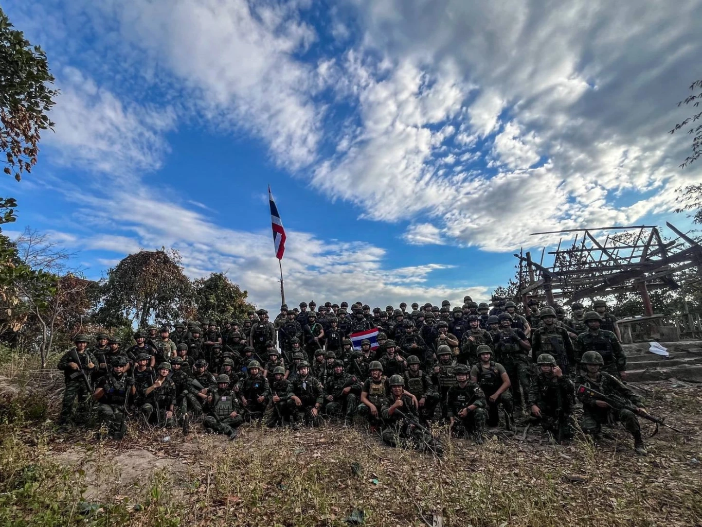 เปิดคลิป! ทัพภาค 2 ยึด "เนิน 225" ได้แล้ว ตัดเส้นทางกัมพูชาจ้องยึดคืน "เนิน 350" จ.สุรินทร์