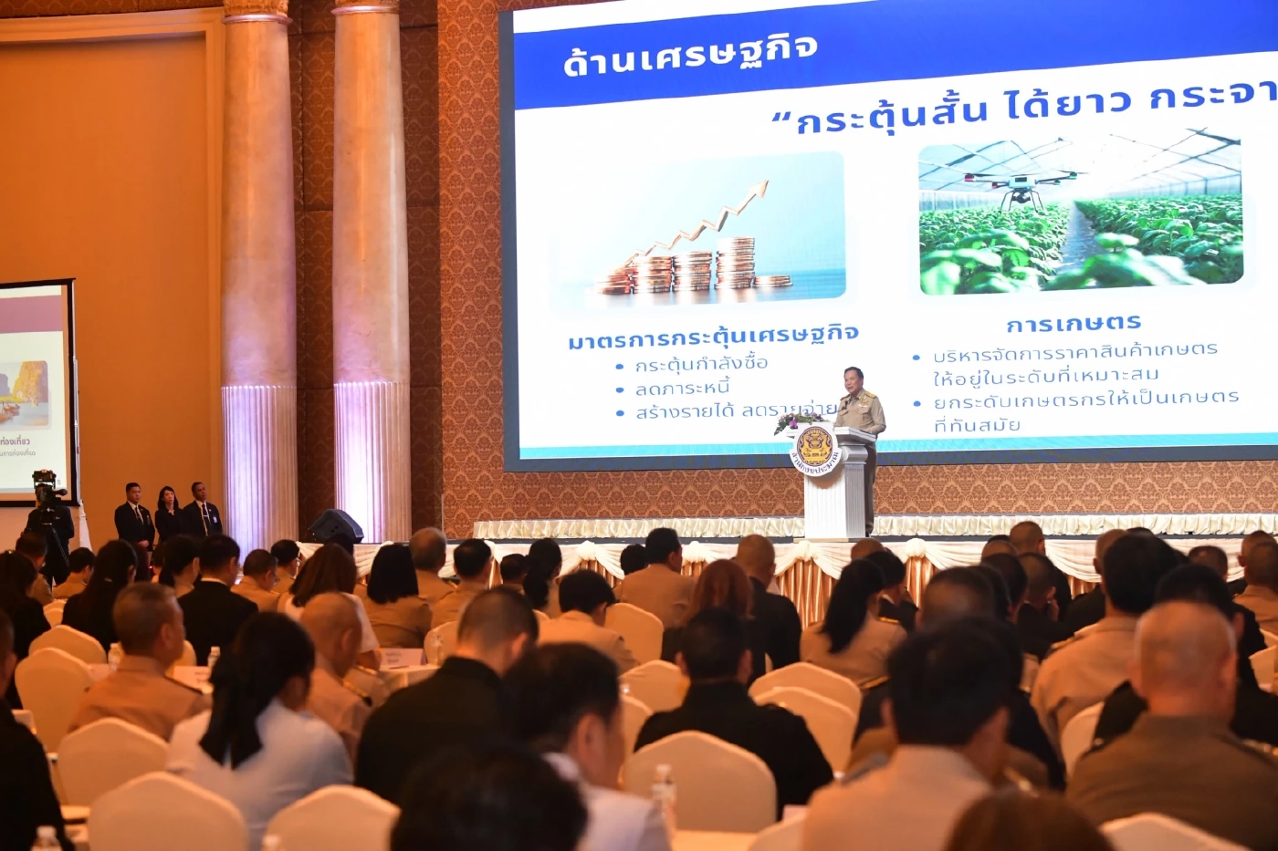 "นายกฯ อนุทิน" ทบทวนงบสร้างถนน ต้นเหตุขวางทางน้ำ "ท่วมหาดใหญ่" รัฐสูญเงินเยียวยามหาศาล