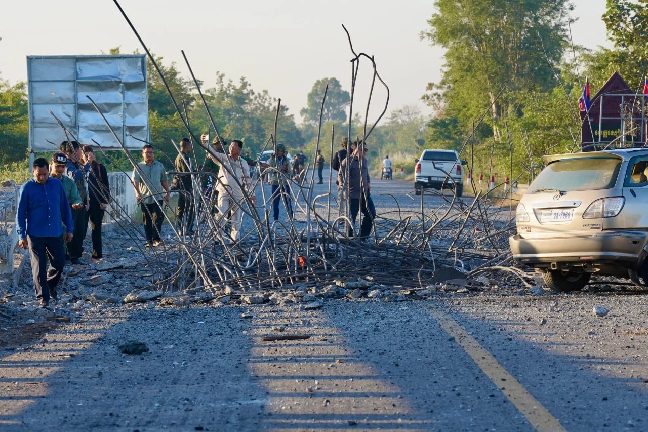 เปิดภาพ! F-16 ทิ้งไข่ "สะพานโอรุจิก" เชื่อมต่อ "เสียมราฐ-อุดรมีชัย"
