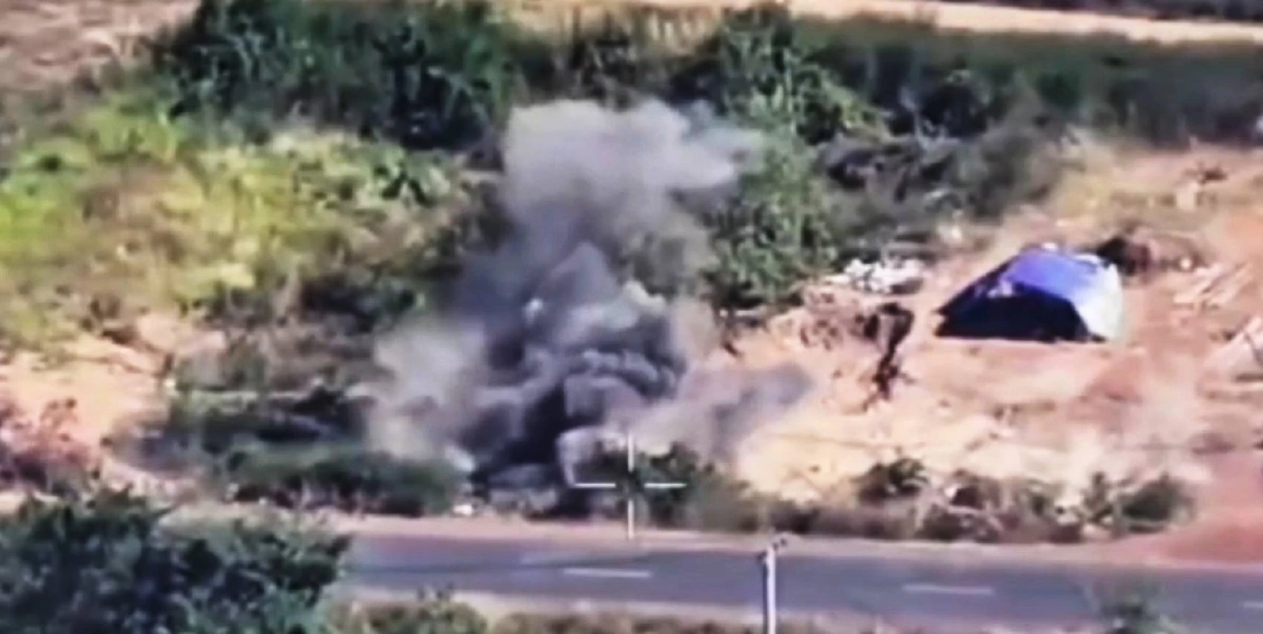 เปิดคลิป! กองทัพใช้ "โดรน" ทิ้งไข่ บึ้มที่ตั้งอาวุธยิงสนับสนุนฝ่าย "กัมพูชา" ตรงข้ามบ้านหนองจาน