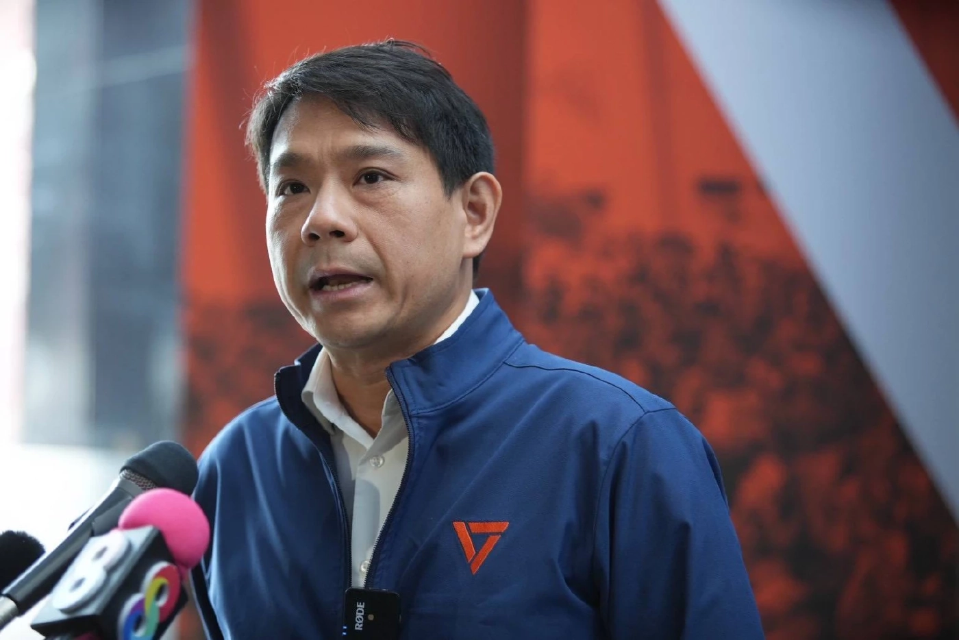 "ปชน." เปลี่ยนตัว ผู้สมัคร สส.กทม. กราบขอโทษ-ยอมรับถูกออกหมายจับฟอกเงิน