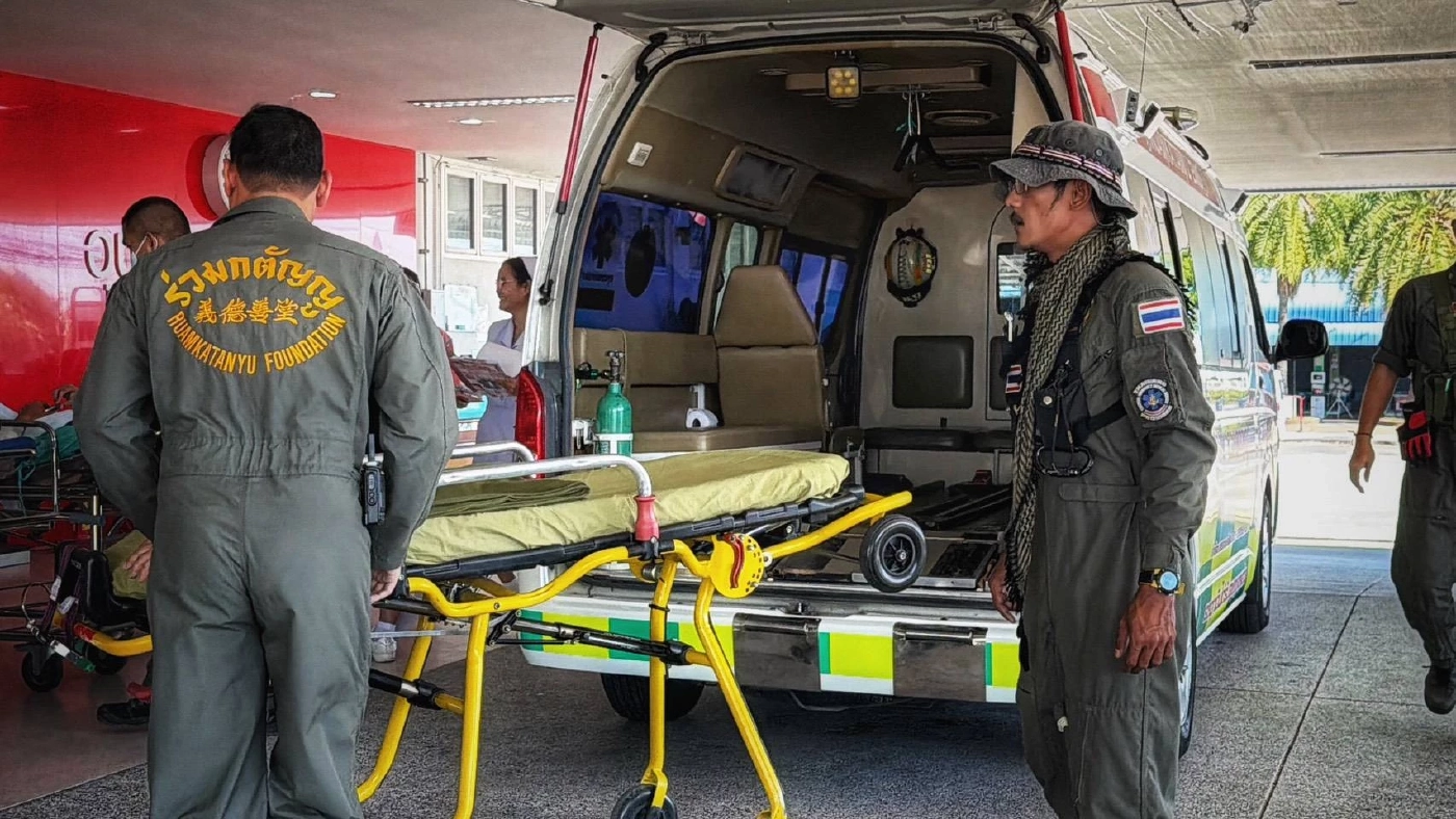 "ร่วมกตัญญู" ลำเลียง เคลื่อนย้าย 6 นักรบแนวหน้าไทย บาดเจ็บ จากการปะทะ ชายแดน สุรินทร์ ส่ง รพ.