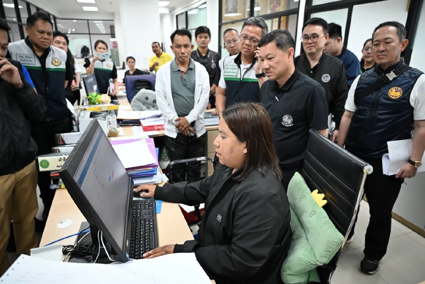 "ปลัดมหาดไทย" สั่งจัดผลัดเวรเจ้าหน้าที่คีย์ข้อมูลขอรับเงินเยียวยา 9,000 บาท ตลอด 24 ชั่วโมง