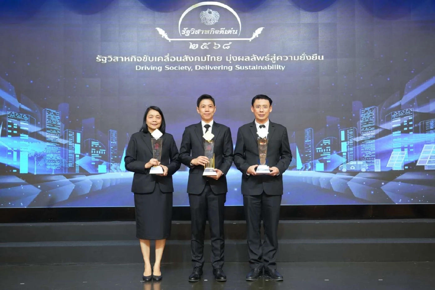 ธอส. คว้า 3 รางวัลรัฐวิสาหกิจดีเด่น มุ่งมั่นเดินหน้าตามพันธกิจ