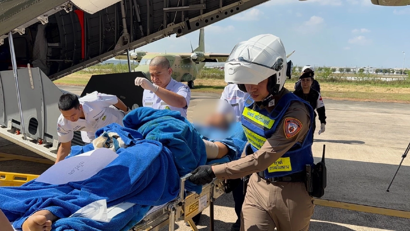 ตำรวจจราจรเปิดทางด่วน นำ "ทหารกล้า" บาดเจ็บจากปะทะชายแดน ส่ง รพ.พระมงกุฎเกล้า