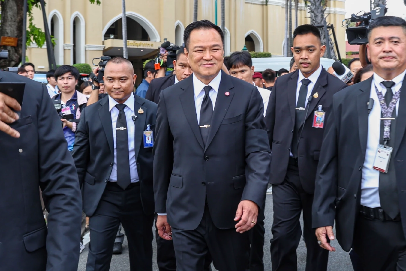 นายอนุทิน ชาญวีรกูล นายกรัฐมนตรี และรัฐมนตรีว่าการกระทรวงมหาดไทย 