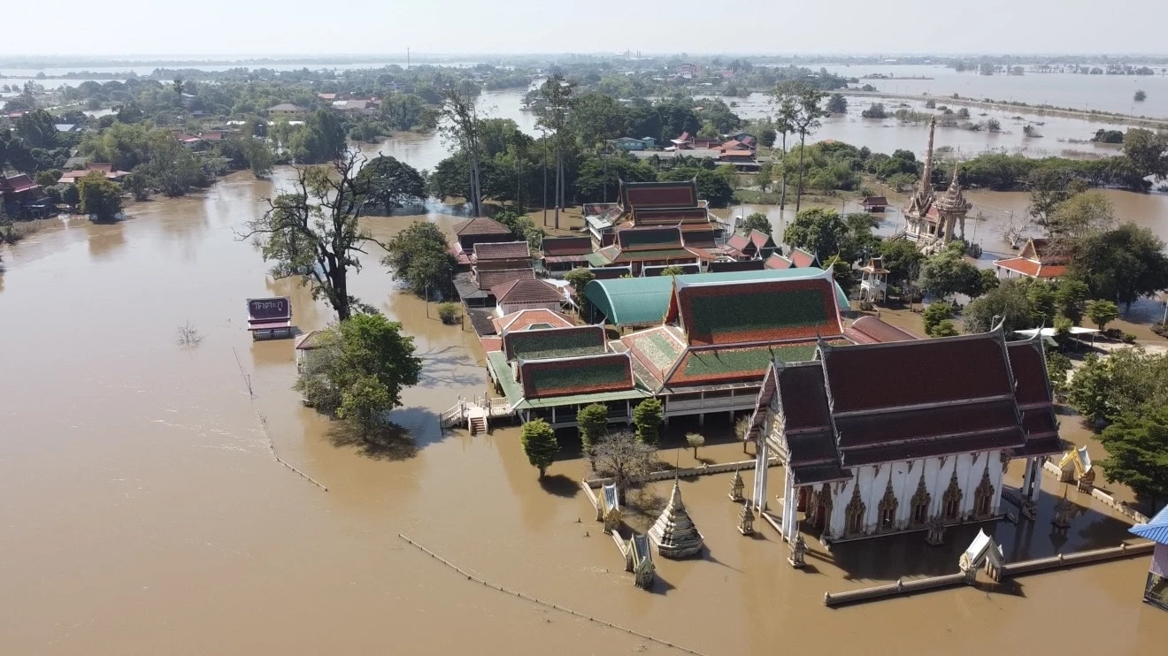 อยุธยาอ่วม "น้ำท่วม" นานกว่า 4 เดือน ยาย 84 บอกปีนี้หนักสุด ชาว "บางบาล" ยังนอนริมถนน