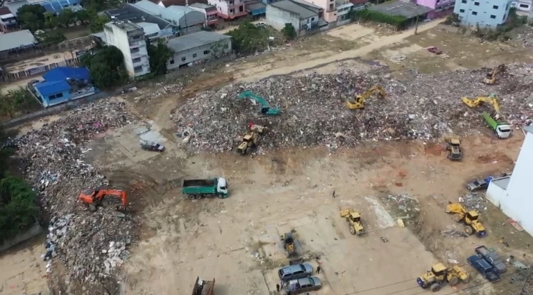 หลังน้ำลด เจอวิกฤตขยะล้นเมืองหาดใหญ่ ส่งกลิ่นเหม็นทั่วเมือง