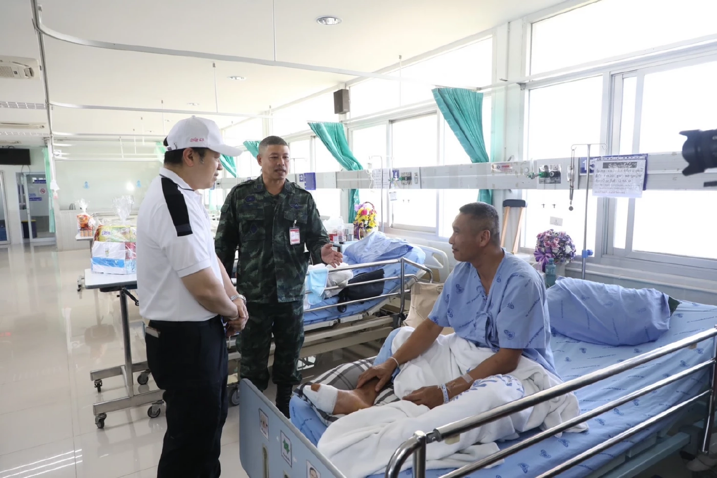 ซีอีโอศุภชัยนำทีมซีพีอาสาลงพื้นที่อุบลฯ มอบอุปกรณ์แพทย์ 10 ล้านบาท