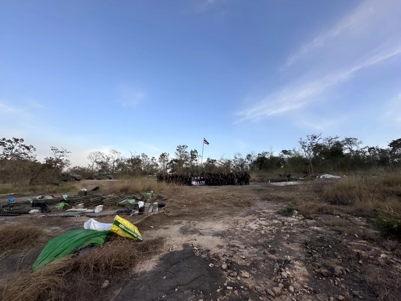 พบอื้อ! เนิน 500 ทัพไทยยึด คลังแสงอาวุธ "ทหารกัมพูชา" ได้เพียบ