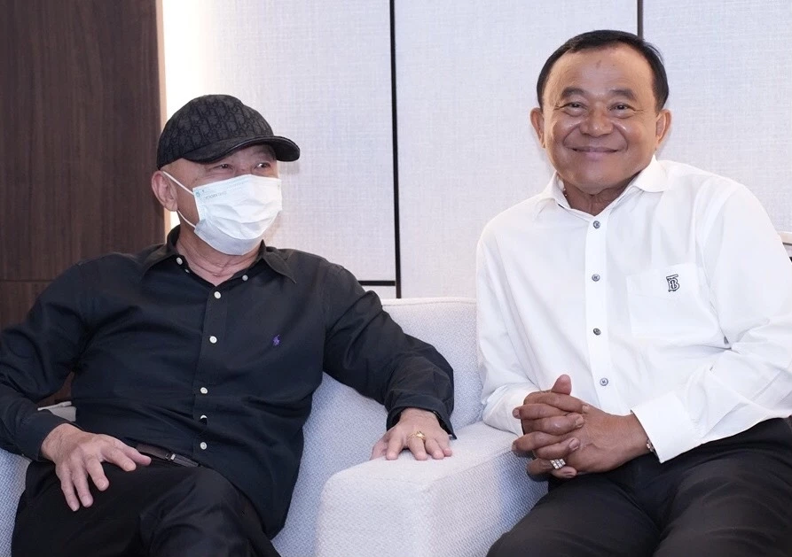 ปทุมร้อน “ชาญ” คืนรังน้ำเงินเผชิญหน้า “คำรณวิทย์” เสือ 2 ตัวกันอยู่ยังไง