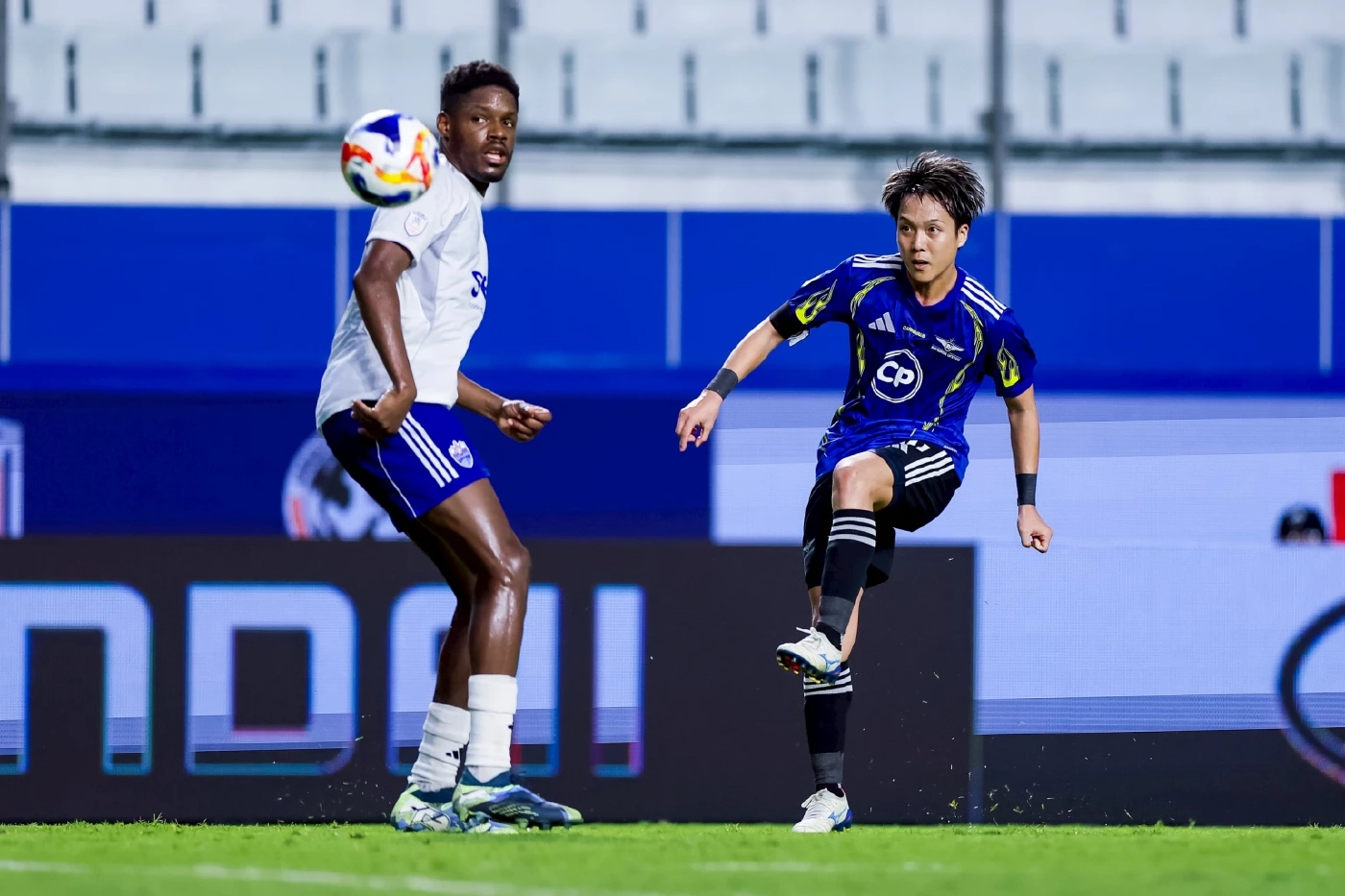 แข้งเทพ ใจสู้! ตามตีเสมอ ไลออน ซิตี้ 2-2 "เซยะ-จักพัน" ซัดกู้ชีพ Shopee Cup