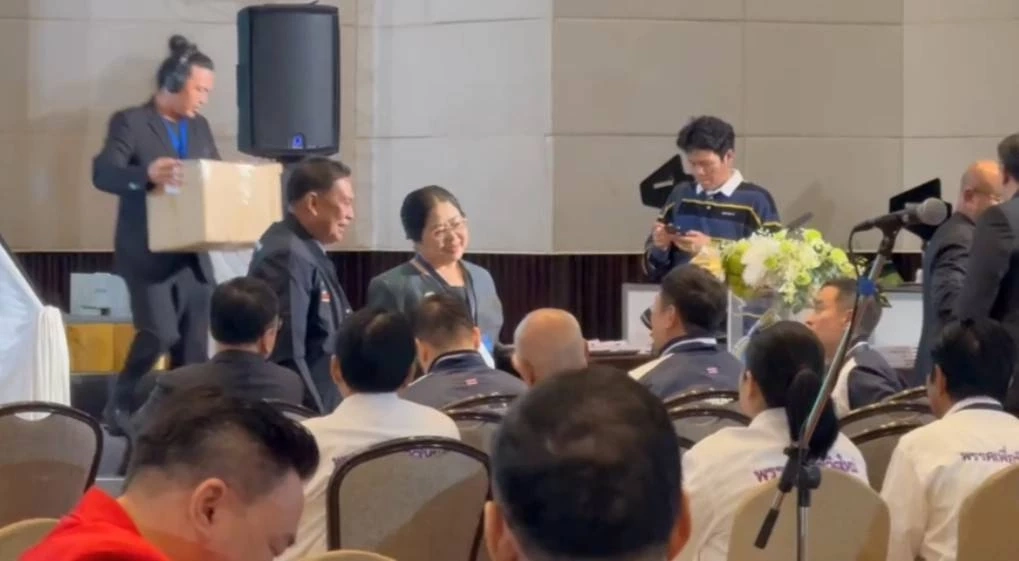 "แดง-น้ำเงิน" ล้อมวงคุยก่อนจับเบอร์ "ปาร์ตี้ลิสต์" "ปธ.กกต."ยืนยันพร้อมจัดการเลือกตั้ง สส. วันที่ 8 ก.พ.นี้