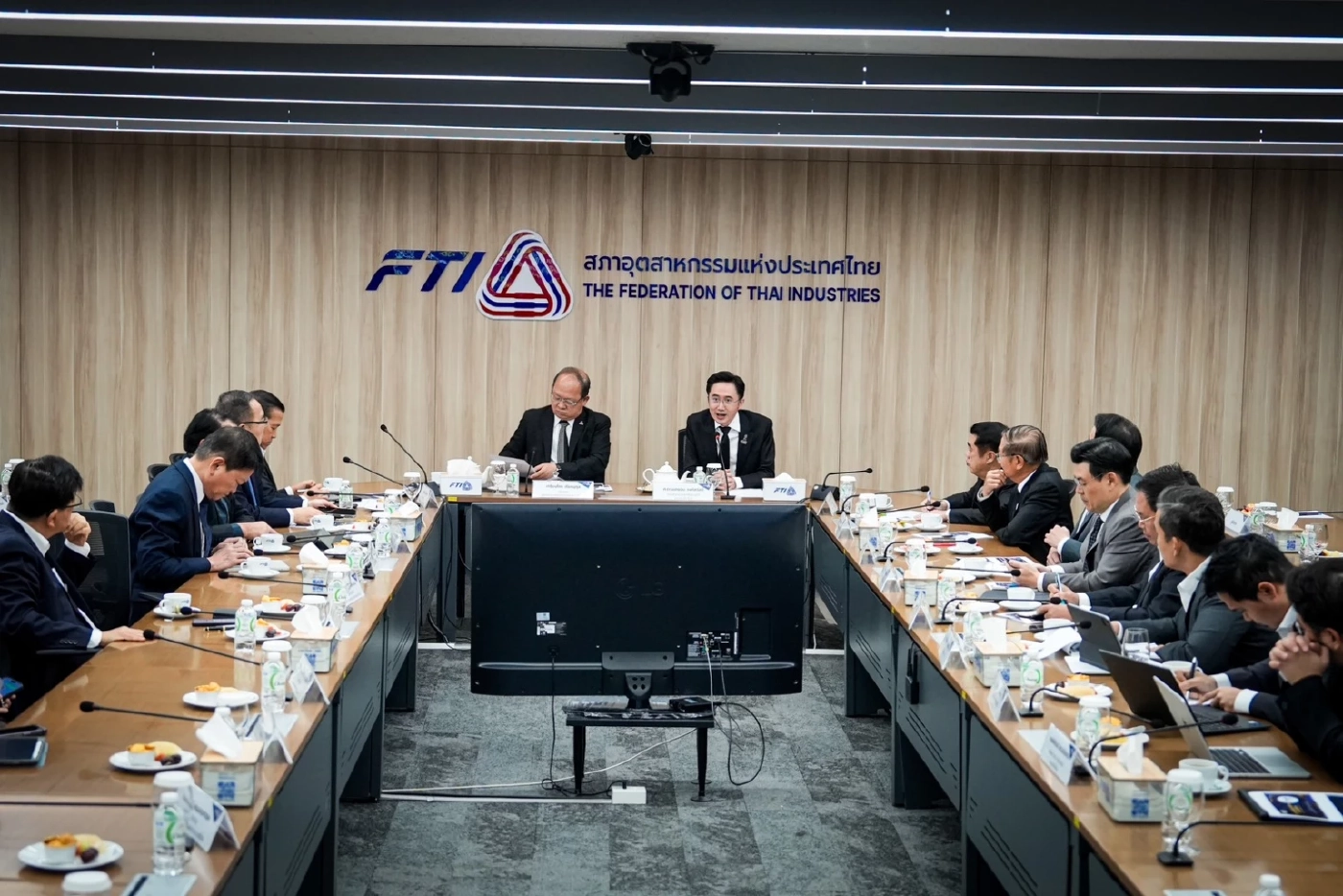 "ยศชนัน" นำทีมเศรษฐกิจ "เพื่อไทย" ถก "สภาอุตสาหกรรมฯ" กำหนดทิศทาง "เศรษฐกิจ" สอดรับนโยบายพรรค