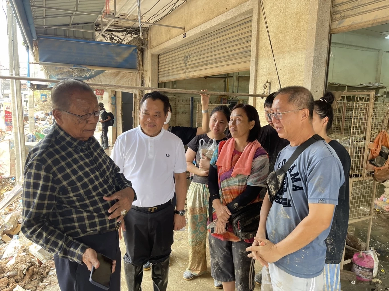 “ทวี-ธีรรัตน์” นำทัพ! “ประชาชาติ-เพื่อไทย” ผนึกกำลังฟื้นฟูหาดใหญ่