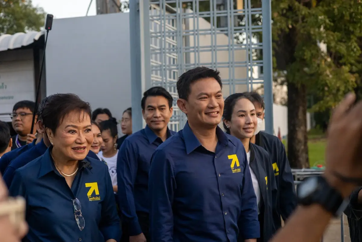 สุชัชวีร์  สุวรรณสวัสดิ์  หัวหน้าพรรคไทยก้าวใหม่ 