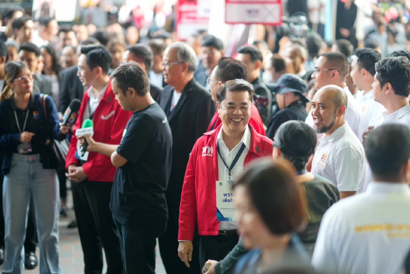 "แดง-น้ำเงิน" ล้อมวงคุยก่อนจับเบอร์ "ปาร์ตี้ลิสต์" "ปธ.กกต."ยืนยันพร้อมจัดการเลือกตั้ง สส. วันที่ 8 ก.พ.นี้