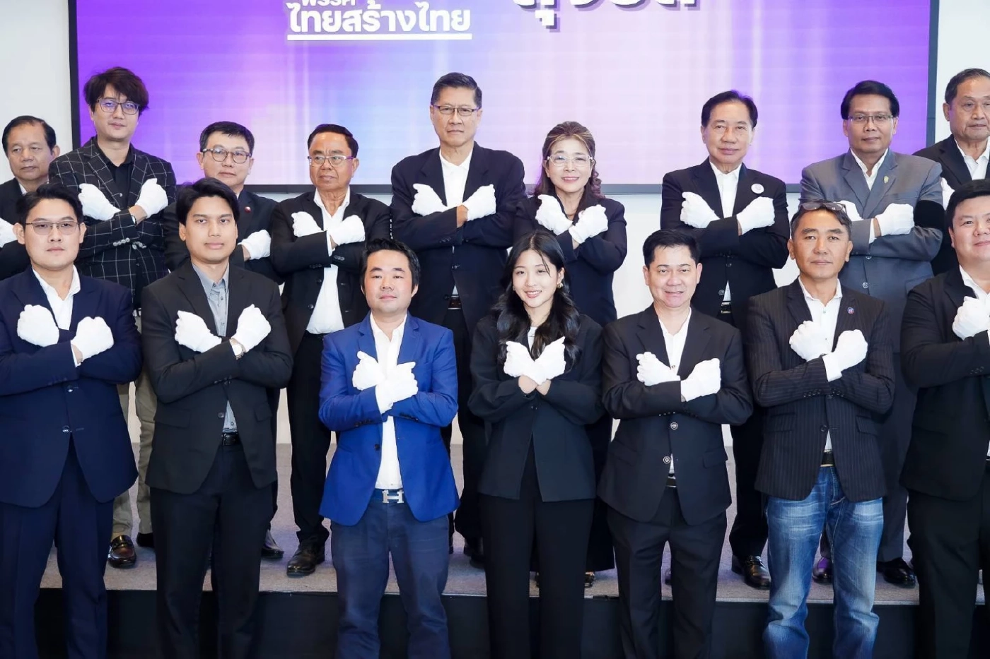 "ไทยสร้างไทย" ผนึกกำลัง 4 ขุนพลใหม่ "กลุ่มสวัสดีคนไทย" สู้ศึก"เลือกตั้ง 69"