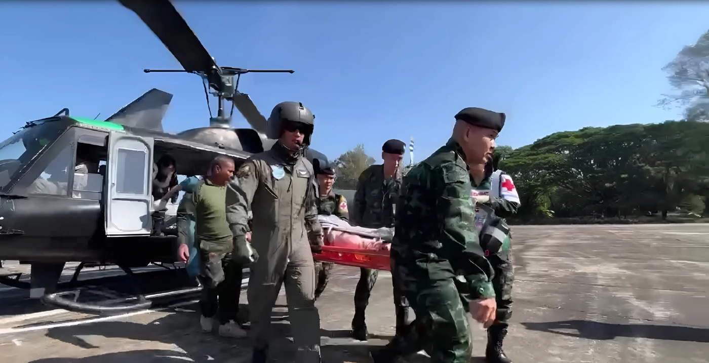 เปิดคลิป! เฮลิคอปเตอร์นำทหารกล้าบาดเจ็บ จากช่องบกถึง รพ.ค่ายสรรพสิทธิประสงค์แล้ว 2 นาย