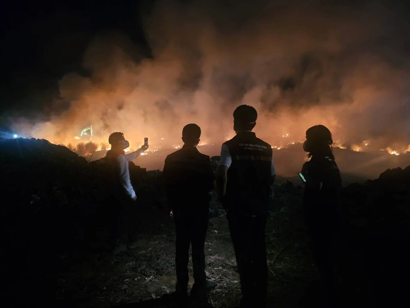 "ธนกร" สั่งตรวจวัดมลพิษทางอากาศ-เฝ้าระวังไม่ให้กระทบประชาชน หลังพบเพลิงไหม้บ่อสิ่งปฏิกูล