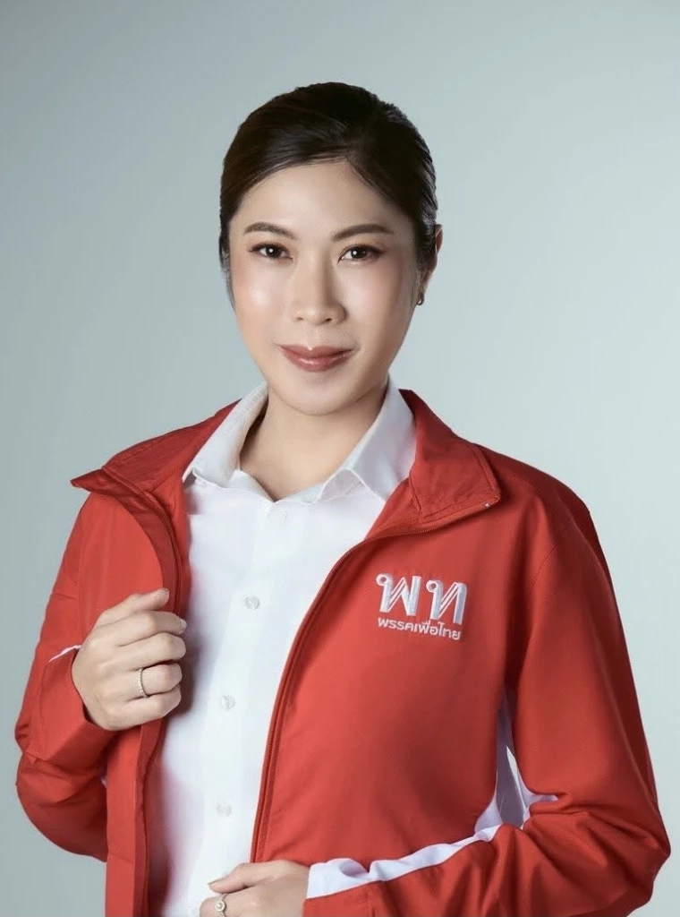 พลอยไพลิน เกียรติสุรนนท์ ลูกสาวขุนค้อน