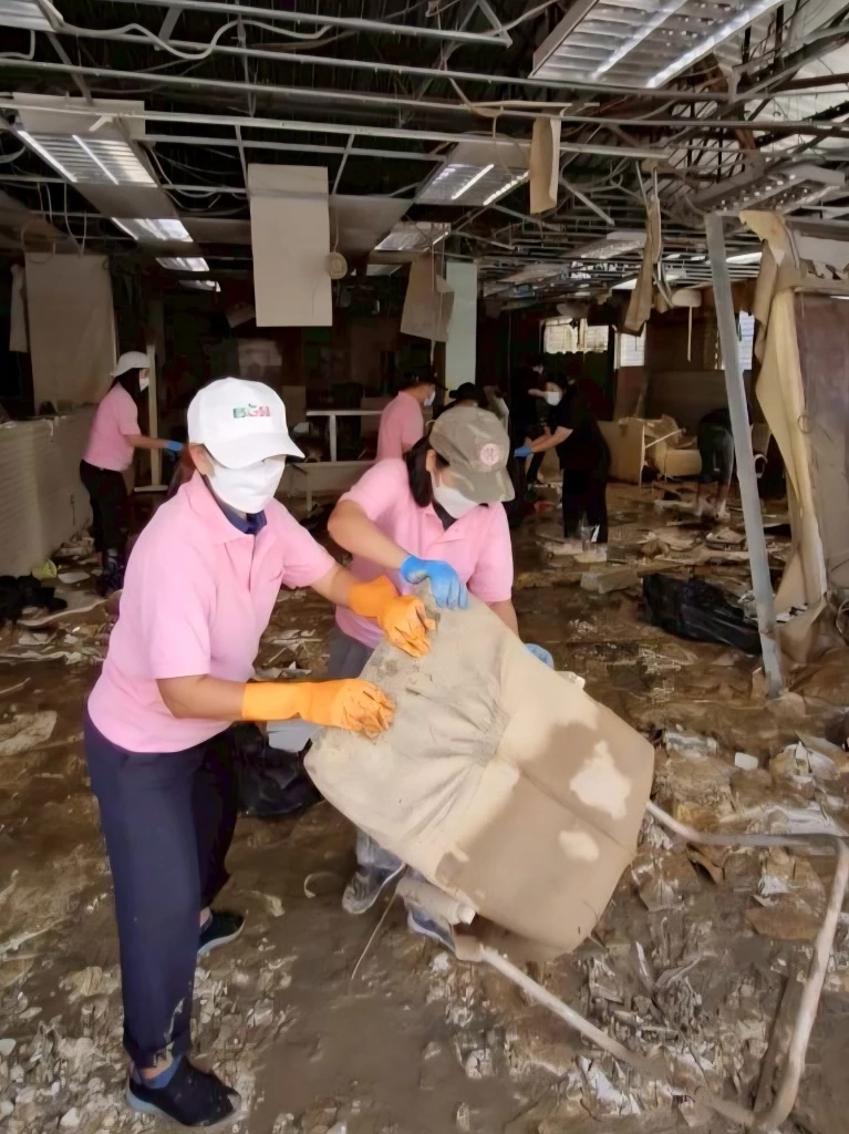 ออมสิน เร่งปฏิบัติการฟื้นฟูหาดใหญ่ 'เก็บกวาด - เช็ดล้าง - ซ่อมแซม'