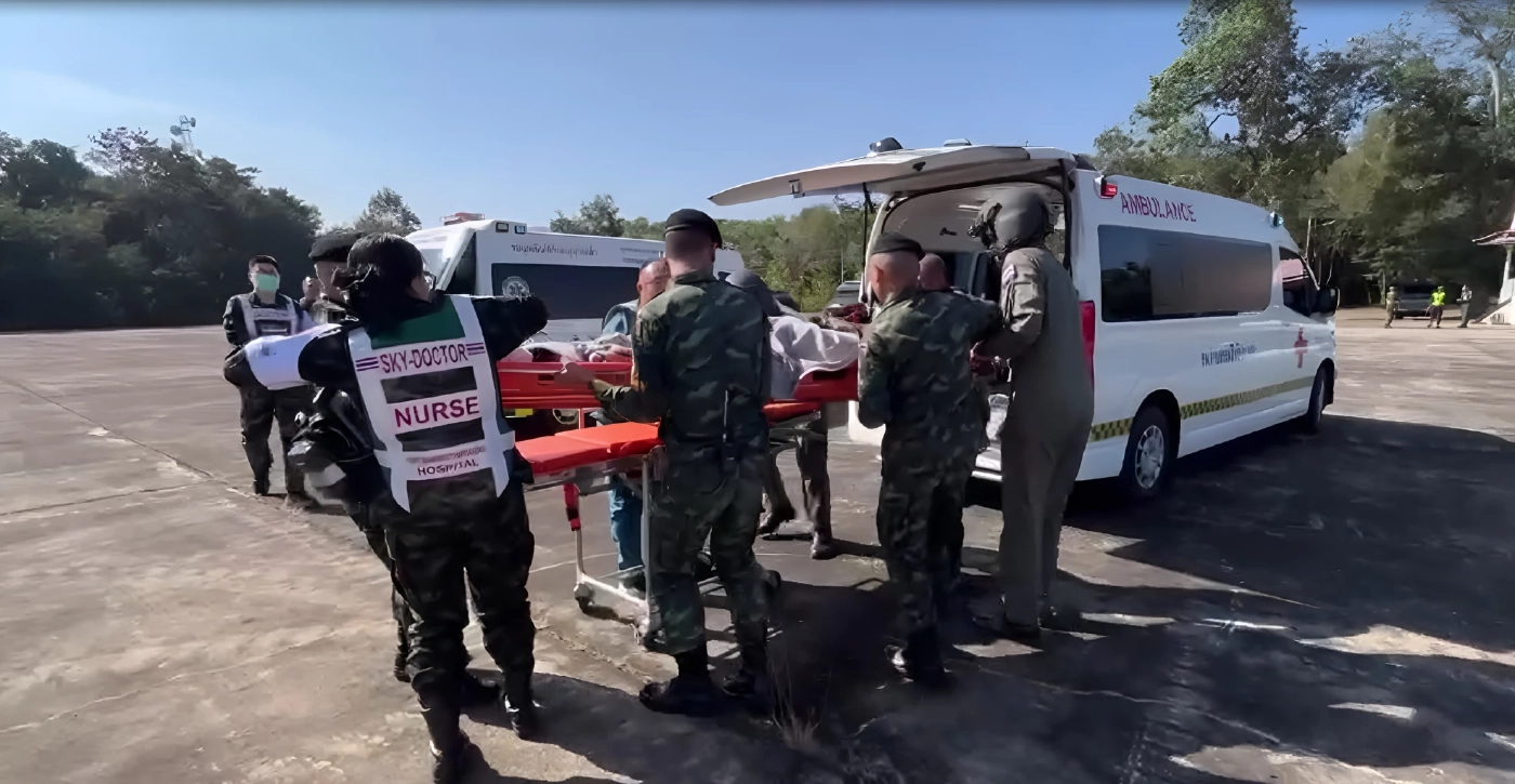 เปิดคลิป! เฮลิคอปเตอร์นำทหารกล้าบาดเจ็บ จากช่องบกถึง รพ.ค่ายสรรพสิทธิประสงค์แล้ว 2 นาย