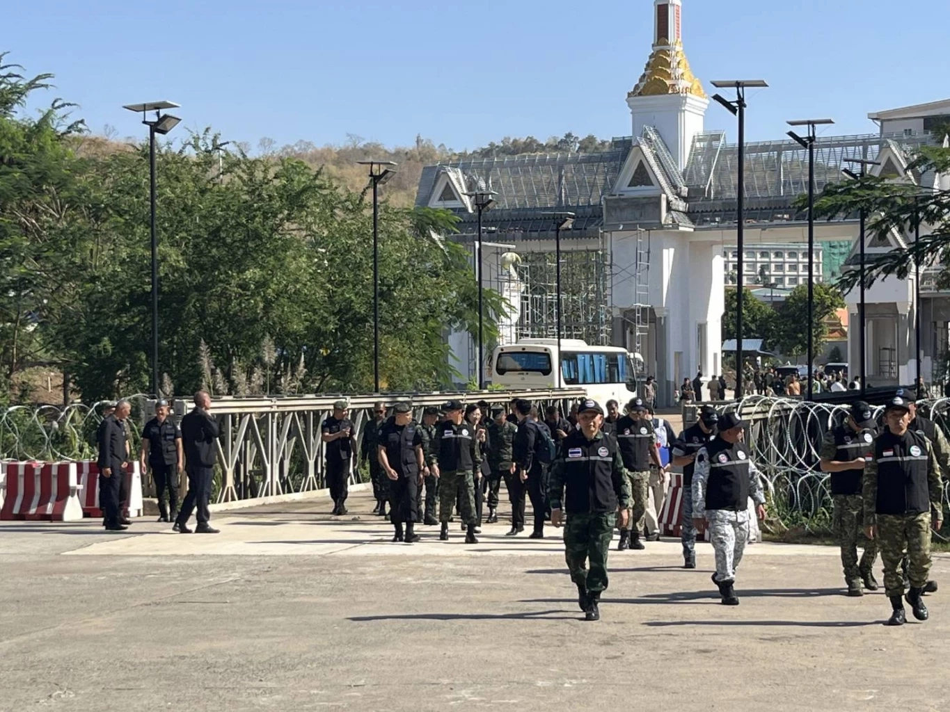 ด่วน! ปล่อย 18 ทหารกัมพูชาแล้ว ที่ด่านถาวรบ้านผักกาด หลังหยุดยิง 72 ชม.