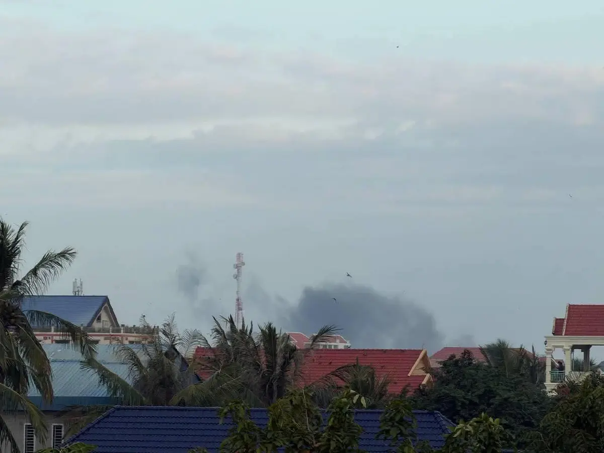 เปิดคลิป! "กริพเพน-F16" ทิ้งไข่คลังอาวุธและฐานกองทัพ "กัมพูชา" บนเนินเขาพนมดงรักษ์