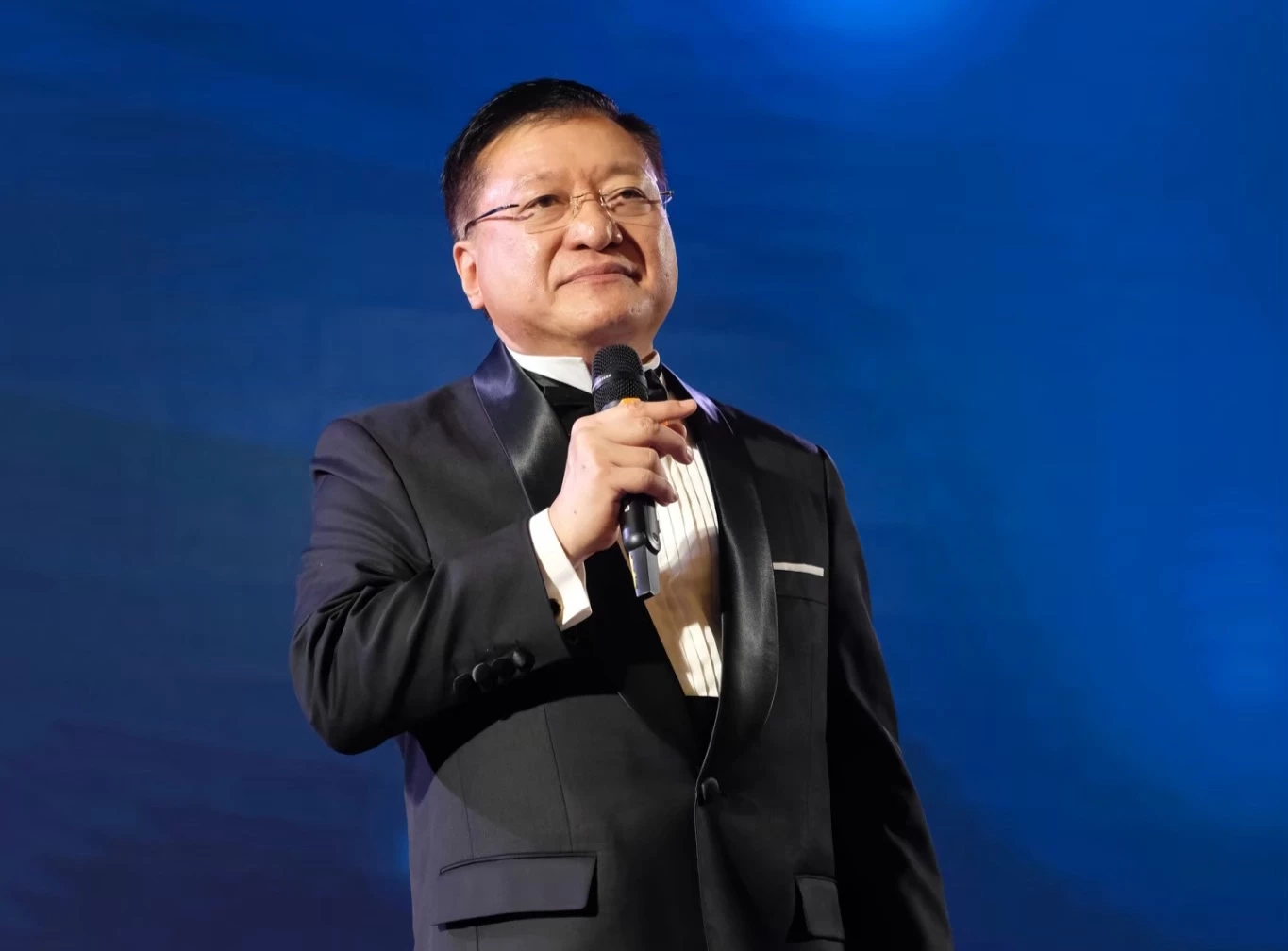 ศ.ดร.เกรียงศักดิ์ เจริญวงศ์ศักดิ์ (ดร.แดน) นักวิชาการอาวุโส มหาวิทยาลัยฮาร์วาร์ด ประธานสถาบันการสร้างชาติ และประธานสถาบันอนาคตศึกษาเพื่อการพัฒนา