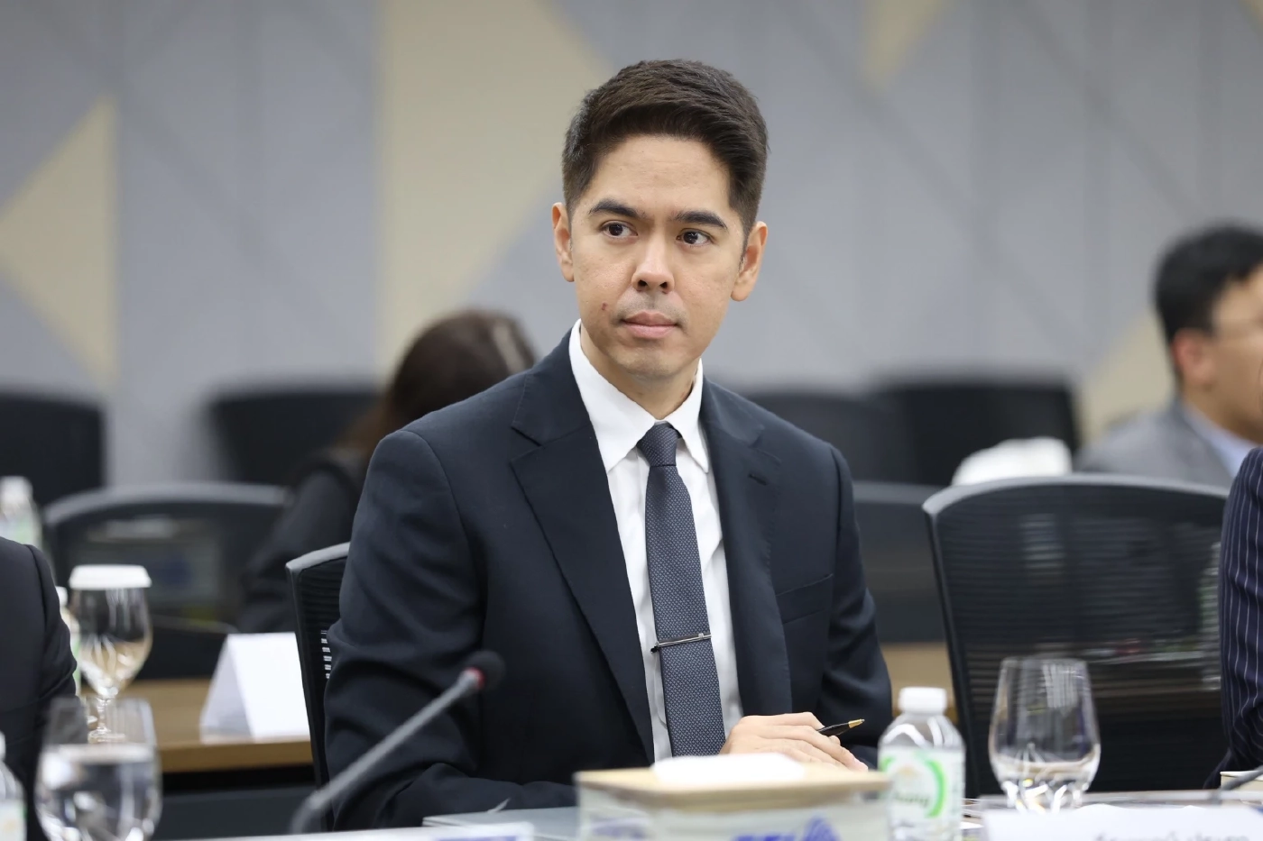 นายวีระพงษ์ ประภา รองหัวหน้าพรรคประชาธิปัตย์ 