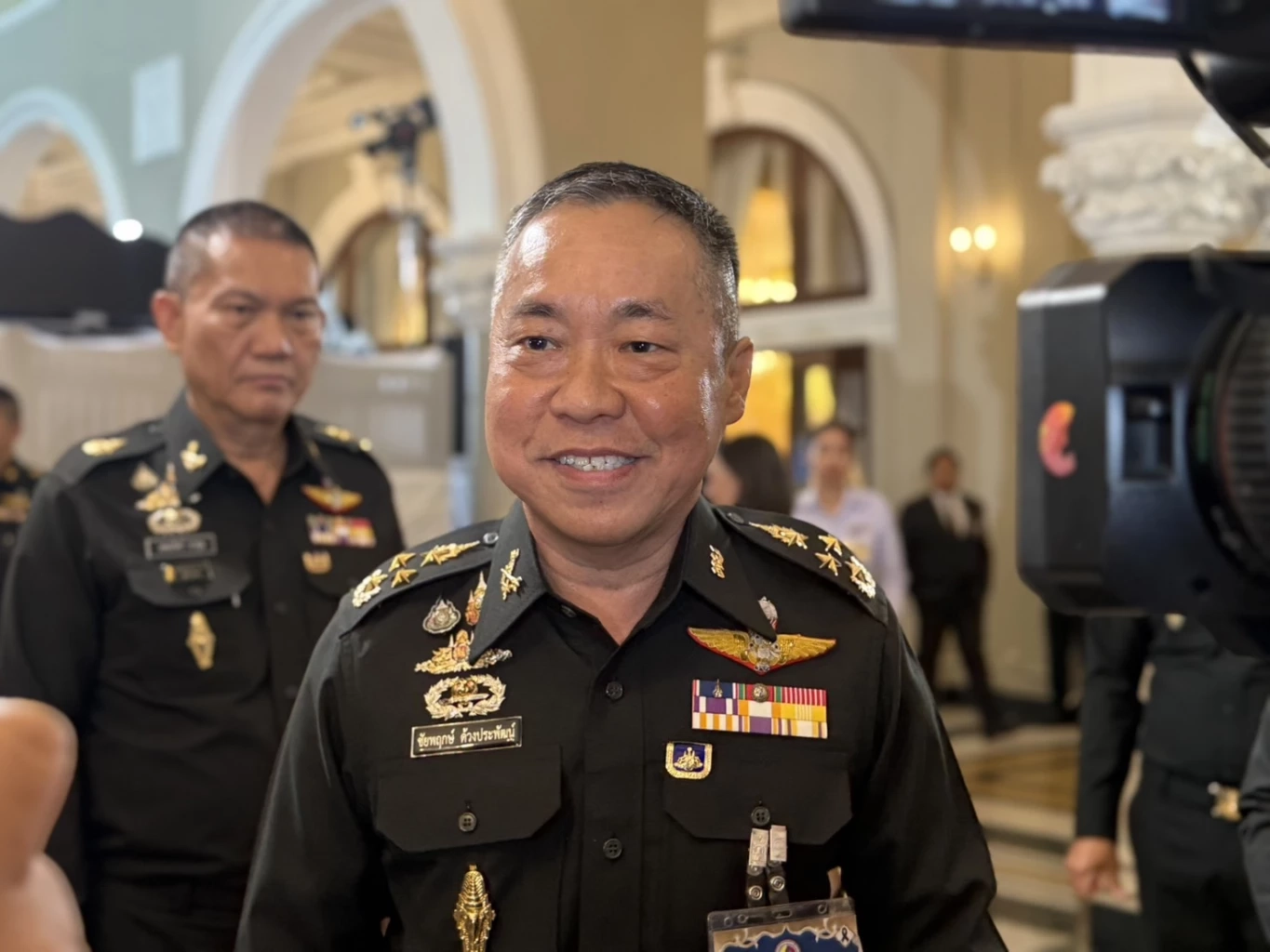 "เสธ.ทบ." รับทบทวนปรับแผน "จัดซื้อยุทโธปกรณ์" หลังมีสถานการณ์ "ชายแดนไทย-กัมพูชา"