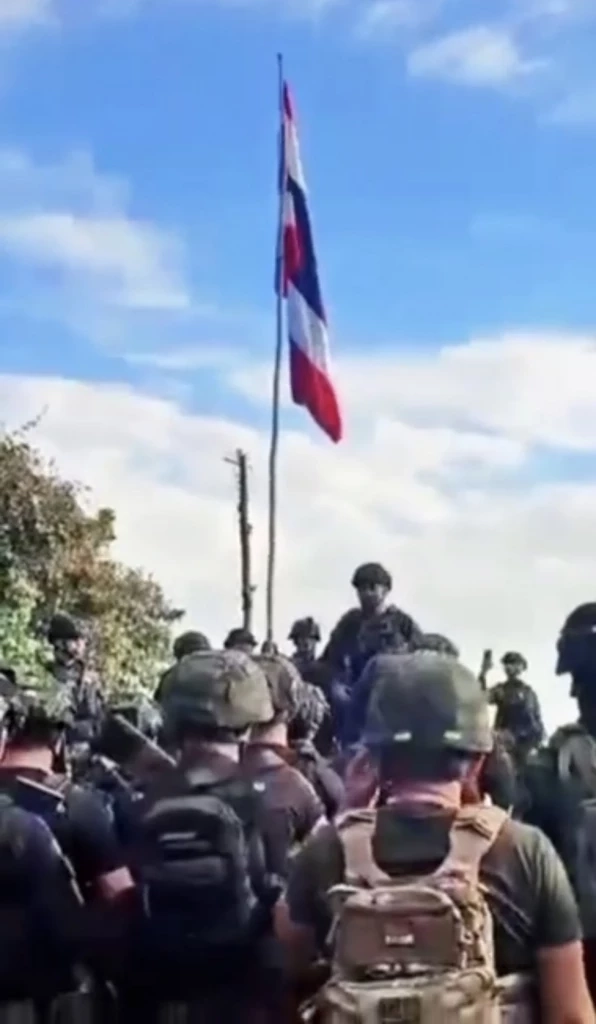 เปิดคลิป! ทัพภาค 2 ยึด "เนิน 225" ได้แล้ว ตัดเส้นทางกัมพูชาจ้องยึดคืน "เนิน 350" จ.สุรินทร์