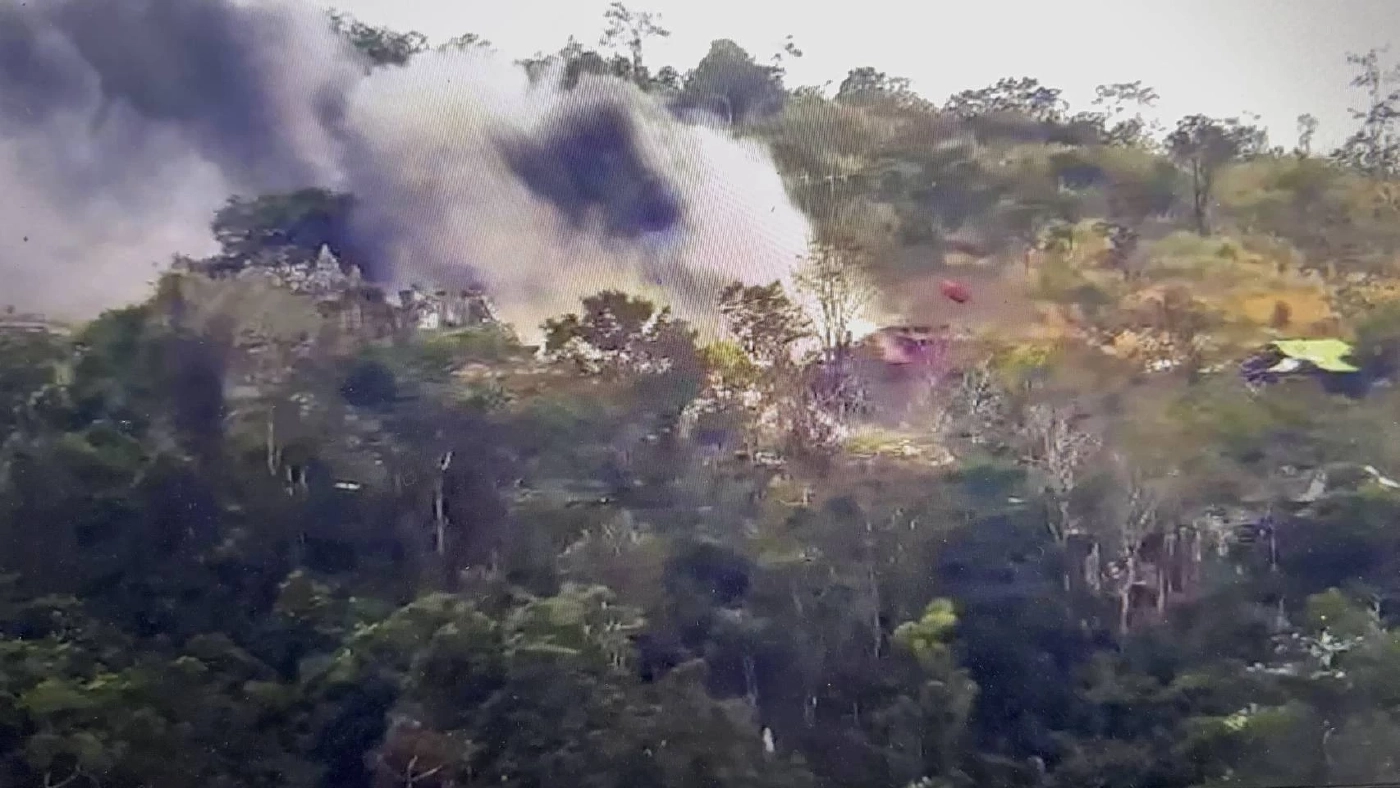 คลิปนาทีทหารไทยยิงทำลายเครน ทางขึ้นเขาพระวิหารฝั่งกัมพูชา