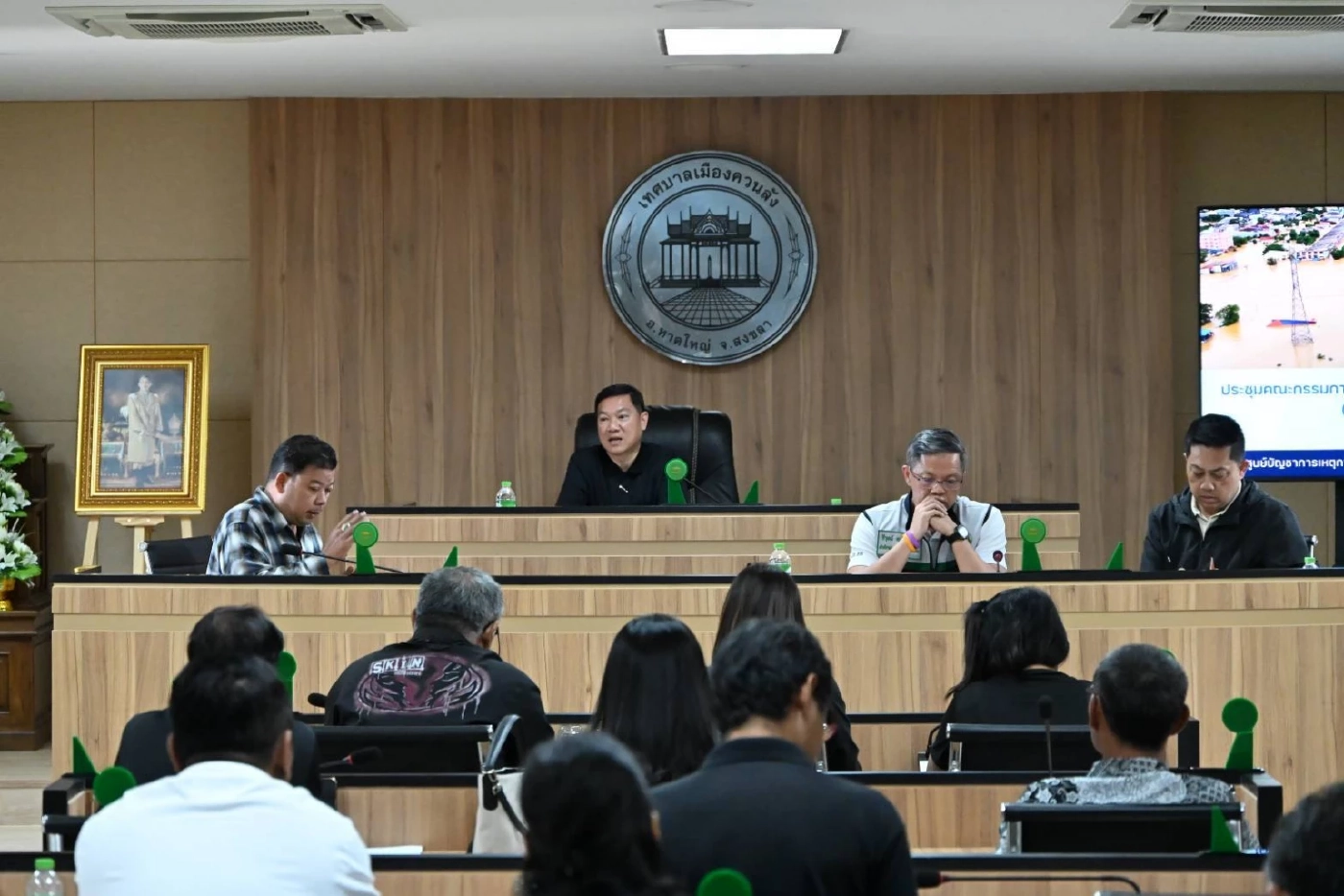 "ปลัดมหาดไทย" สั่งจัดผลัดเวรเจ้าหน้าที่คีย์ข้อมูลขอรับเงินเยียวยา 9,000 บาท ตลอด 24 ชั่วโมง