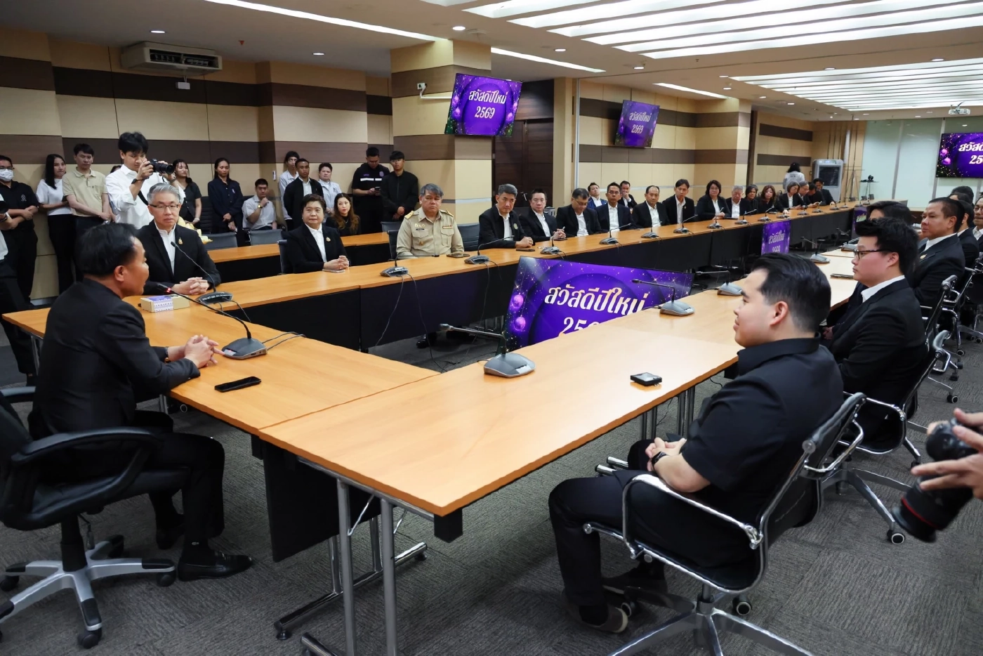 รมช.อุตฯ ให้พรปีใหม่ ขรก.ยึดถูกต้อง-ไม่ต้องหวั่นอิทธิพลมืด