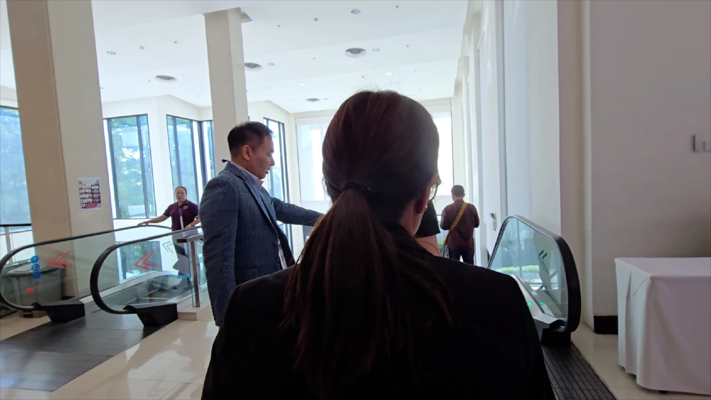 ชุลมุน! หญิงปัดกล้องนักข่าว ขณะถาม “ซาบีดา” ปม “ชาดา” จวกนายกแป้น