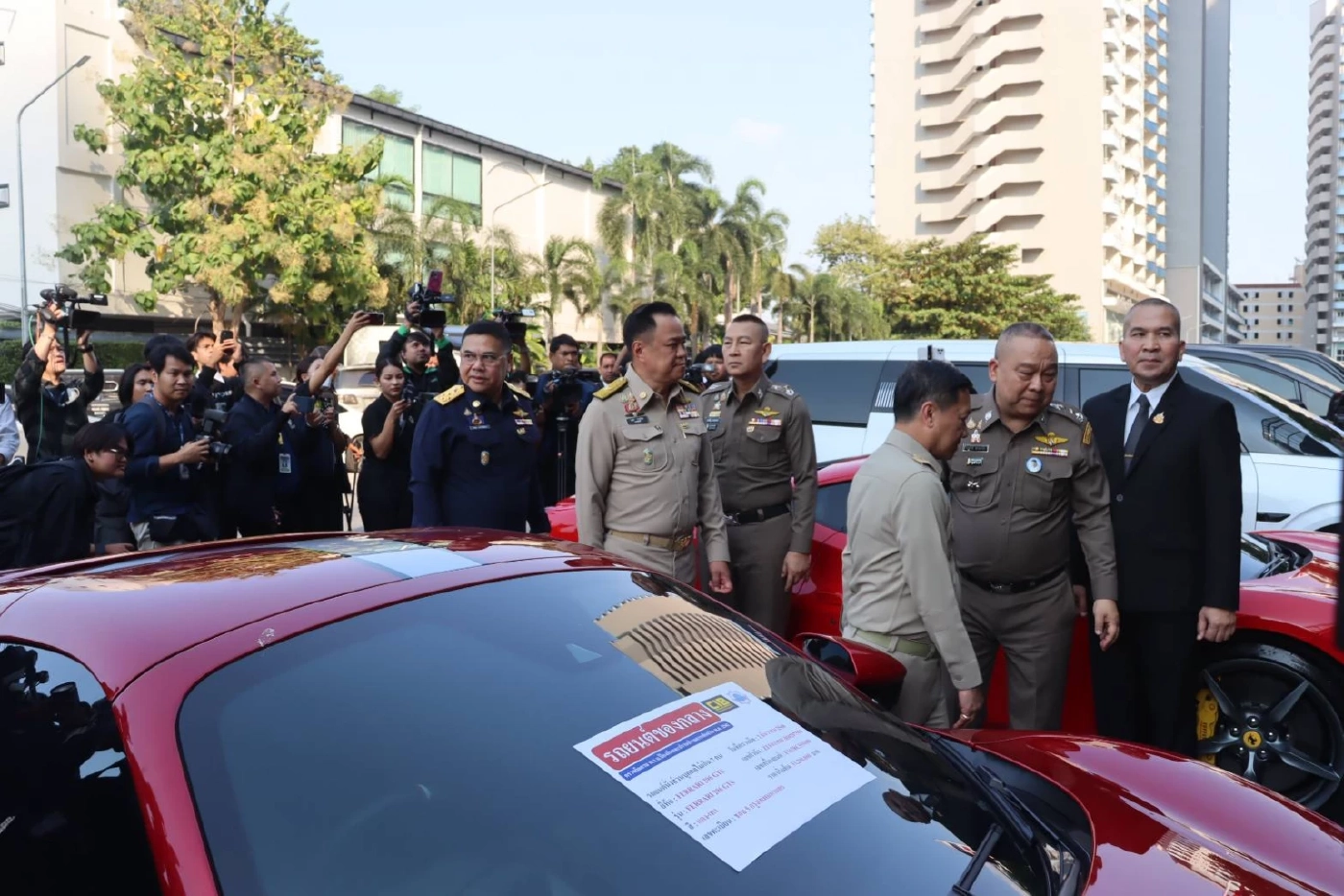 "นายกฯ" นำแถลงยึดทรัพย์ "หมื่นล้าน" เครือข่าย "เฉิน จื้อ - ก๊ก อาน - ยิม เลียก"
