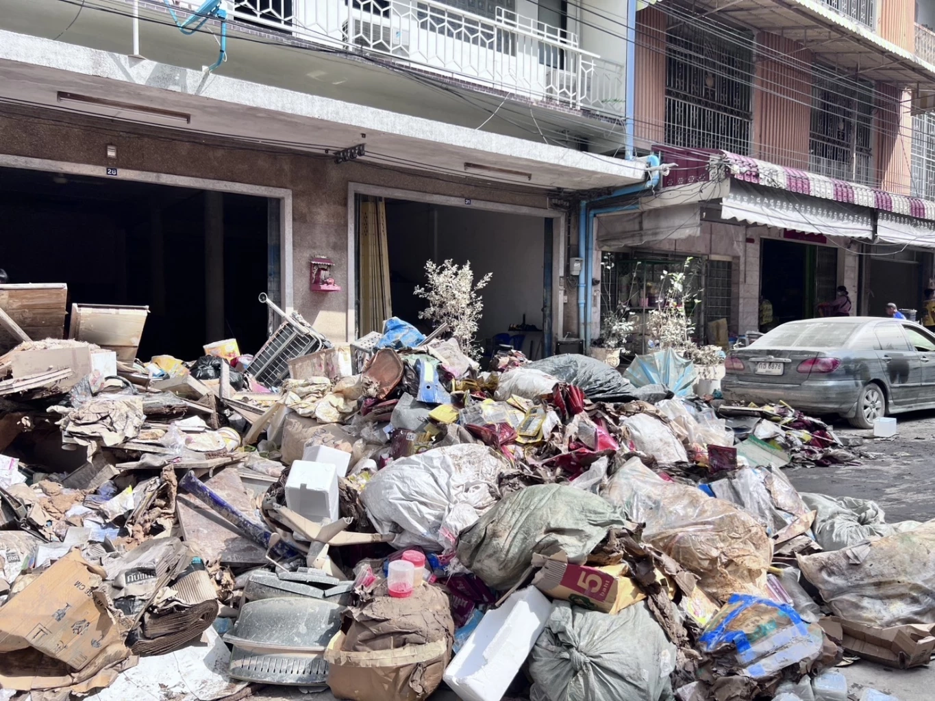 “ทวี” ระดมจิตอาสา ชายแดนใต้ 450 ชีวิต ร่วมฟื้นหาดใหญ่อาทิตย์นี้