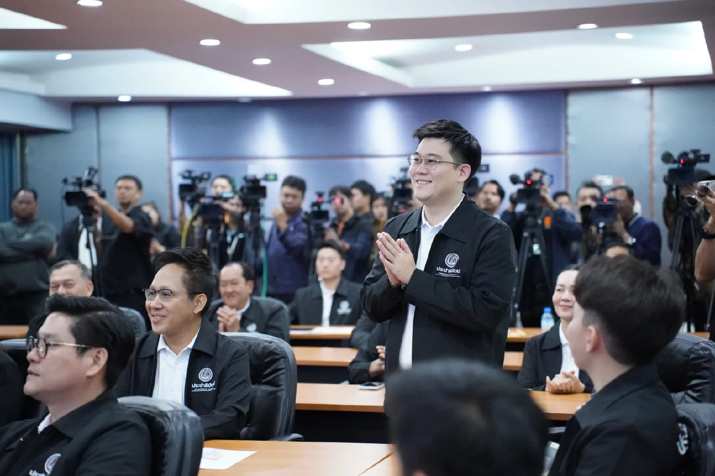 "อภิสิทธิ์" เปิด 33 ผู้สมัคร สส.กทม.ขอโอกาสรับใช้คนกรุงฯ