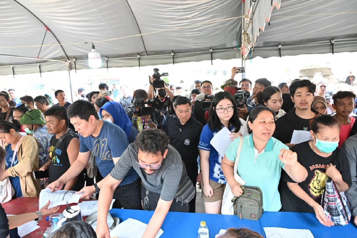 "ปลัดมหาดไทย" สั่งจัดผลัดเวรเจ้าหน้าที่คีย์ข้อมูลขอรับเงินเยียวยา 9,000 บาท ตลอด 24 ชั่วโมง