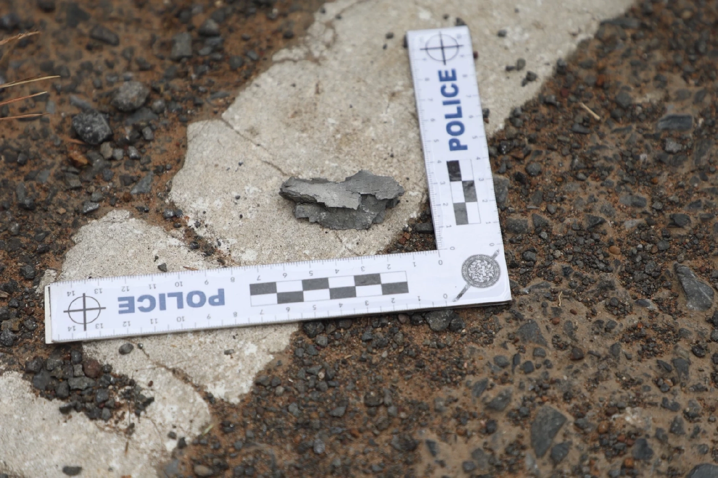 "ทหาร–ตร.พนมดงรัก" ลงพื้นที่ หลังกัมพูชายิงจรวด BM-21 กว่า 50 นัด พบสะเก็ดระเบิดกระจาย