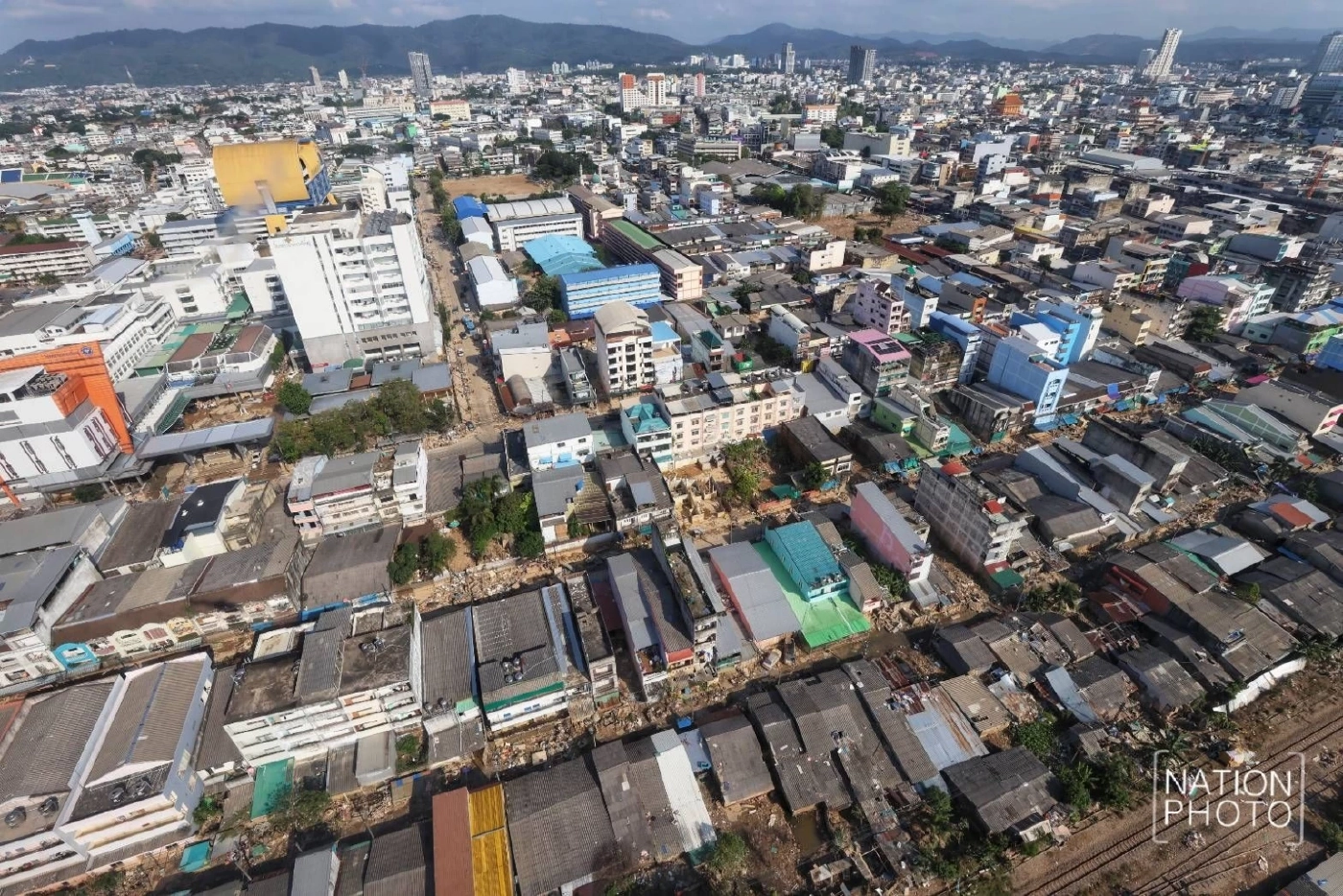 ชาวหาดใหญ่ทยอยกลับบ้านแล้ว 80% สำรวจพบรถยนต์จมน้ำ 8,000 คัน
