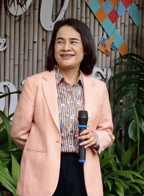 ครูโอ๊ะ กนกวรรณ วิลาวัลย์ ทายาทโกทร ออกพบประชาชนมากขึ้น