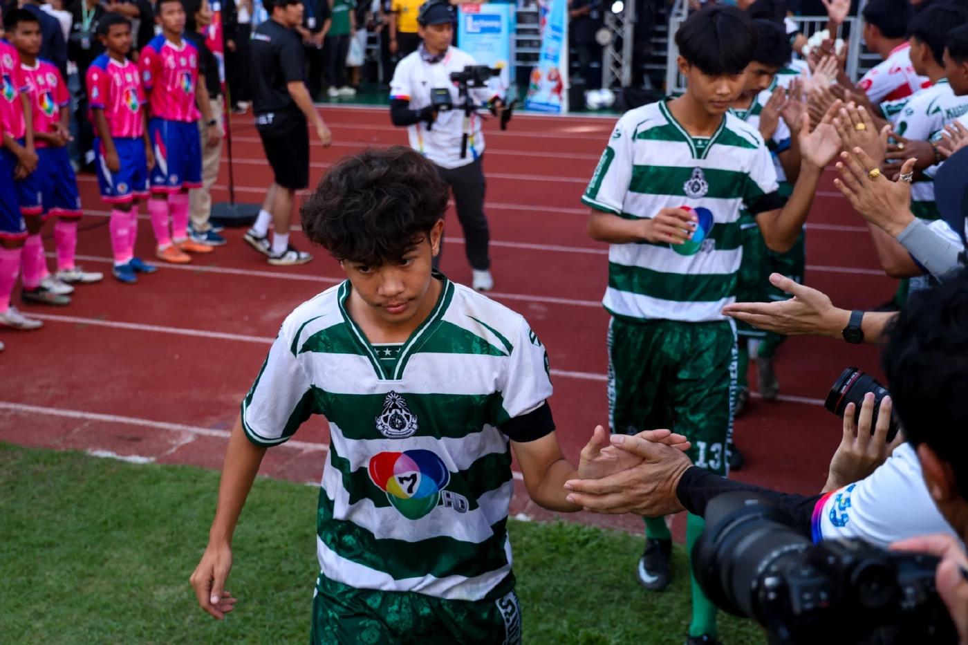 หมอนทองฟีเวอร์: เมื่อฟุตบอลนักเรียนเขย่าระบบ มากกว่าคำว่า “ม้ามืด”